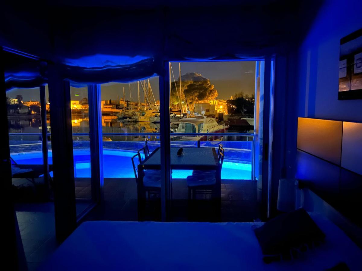 Blau Apartamento Frente A Los Canales Y Las Puestas De Sol De Roses Kültér fotó