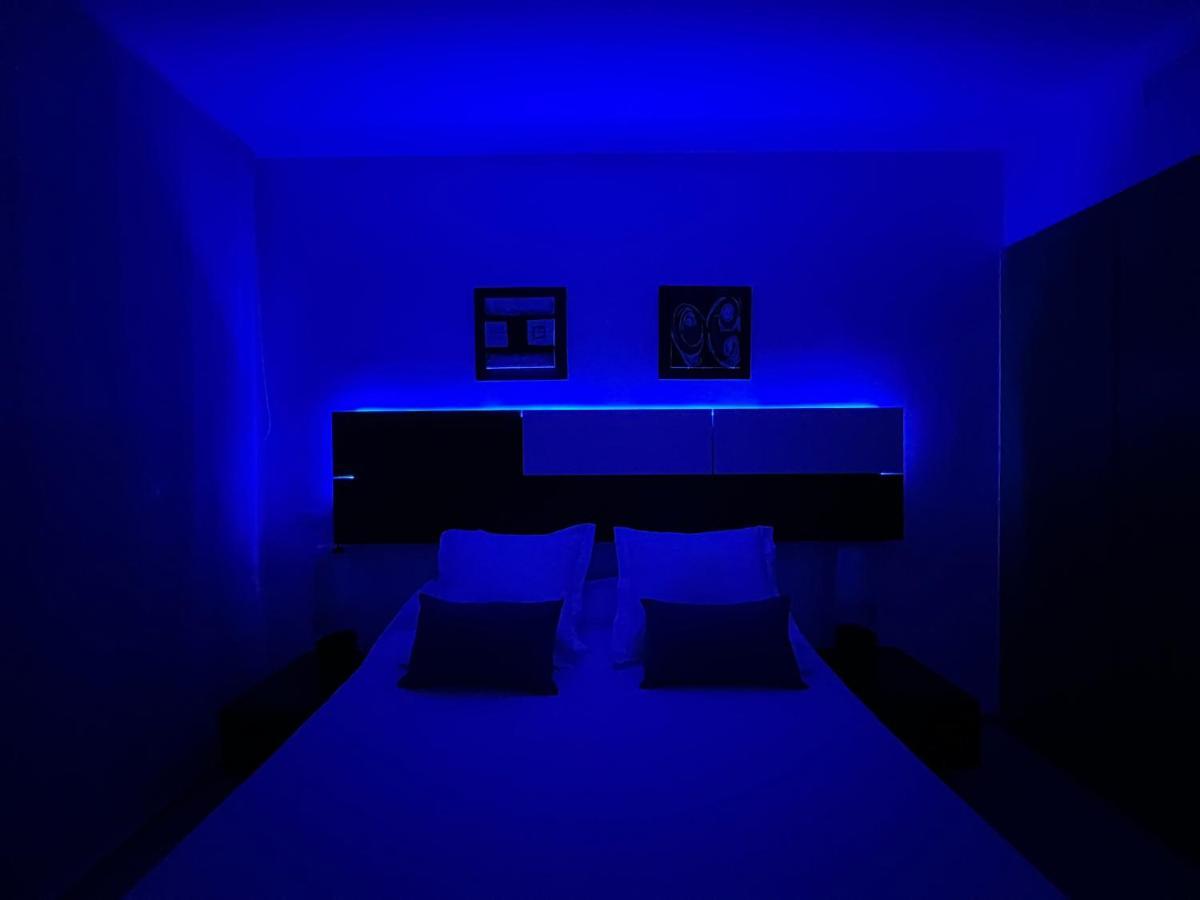 Blau Apartamento Frente A Los Canales Y Las Puestas De Sol De Roses Kültér fotó