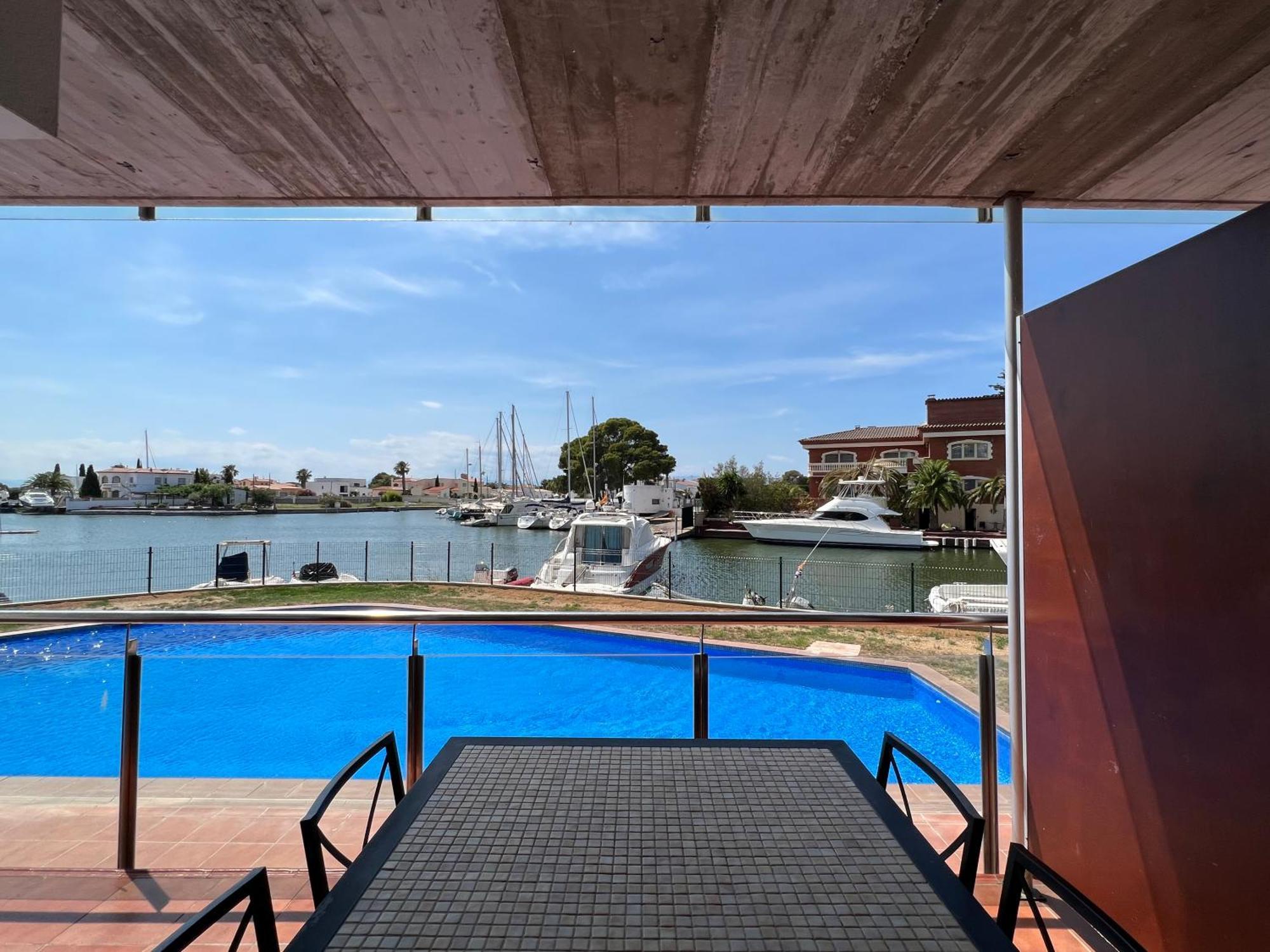 Blau Apartamento Frente A Los Canales Y Las Puestas De Sol De Roses Kültér fotó